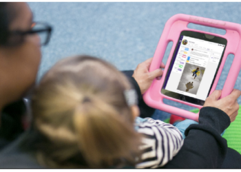 लड़की ने माता पिता पर केस किया पूछा- बिना इजाजत मुझे पैदा क्यों किया?