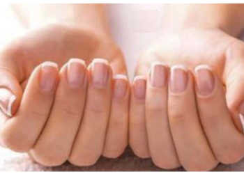 नाखूनों का रंग बदले तो हो जाएं सावधान