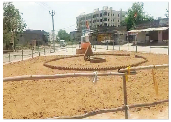 आकाशी शोलों के बीच बगैर अन्न जल के चारों ओर उपले जलाकर कड़ी तपस्या कर रहे हैं पंकज मुनि