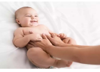 बच्चों की मालिश के लिए ये तेल रहते हैं बेहतर