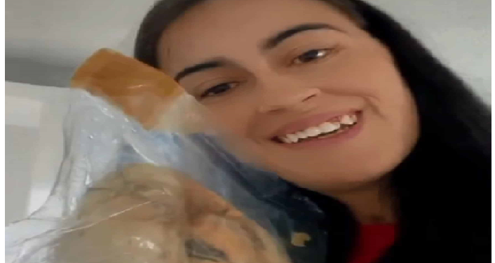 खुद का दिल हाथ में लेकर चलती है महिला कभी अलमारी में रखती है