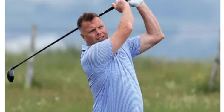 ब्रिटेन के नामचीन शख्स ने फूंक दिया करोडों का बंगला, वजह जानकर आप रह जाएंगे दंग