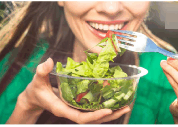 खूबसूरती के लिए अपने खान-पान पर भी ध्यान दें