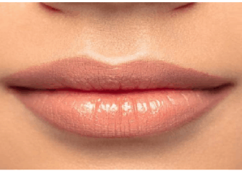 इन आसान घरेलू उपायों से फटे होठ बनेंगे मुलायम