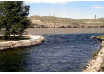 दुनिया की सबसे छोटी नदी! पलक झपकते ही पार, सिर्फ 61 मीटर लंबी