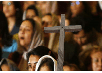 दुनिया में सबसे ज्यादा ईसाई धर्म से जुड़े लोग बन रहे नास्तिक