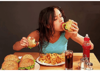 खुशी और निराशा की अवस्था में ज्यादा जंक फूड खाते हैं बच्चे