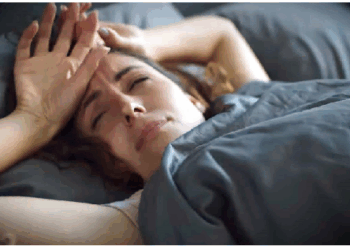 गर्मी में रात में अपर्याप्त नींद से बढ़ता है शरीर में वात दोष