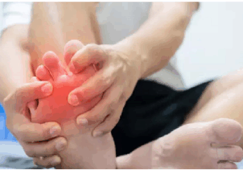 यूरिक एसिड से हो सकती जोड़ों में तेज़ दर्द, सूजन और गाउट जैसी बीमारियां