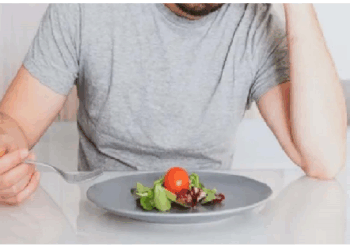 भोजन में रोटी या चावल खा रहे हैं, तो पहले सलाद जरूर खाएं