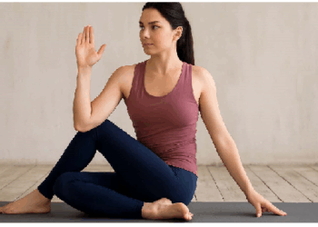 पाचन, दमा जैसी समस्याओं में लाभकारी है अर्ध मत्स्येन्द्रासन