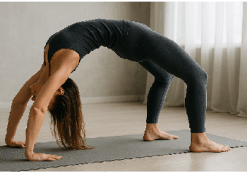  रीढ़ और कमर की समस्याओं को दूर करता है चक्रासन