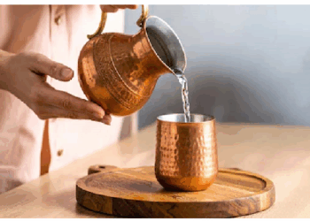 बारिश में करें तांबे के पानी का सेवन