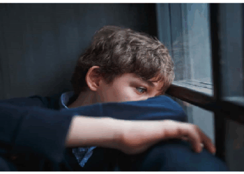 इन कारणों से हो सकता है बच्चों को अवसाद, बच्चों को अवसाद से ऐसे बचायें
