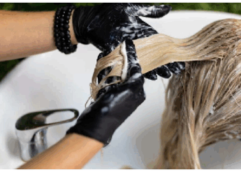 हेयर कलर के समय रखें इन बातों का ध्यान