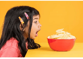 बच्चों को खाने पीने के पैकेटों में बने निशानों के बारे में बतायें