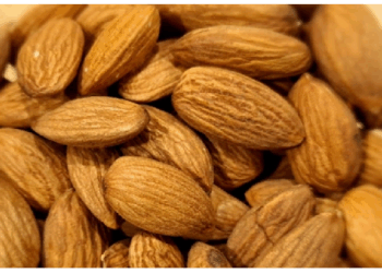 छिलके समेत बादाम खाने के है कई फायदे
