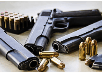 अमेरिका में बंदूक खरीदना इतना आसान क्यों….जबकि भारत में बहुत मुश्किल
