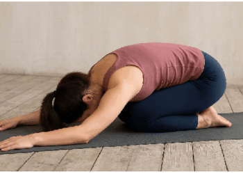 तनाव और चिंता को कम करने में सहायक है बालासन