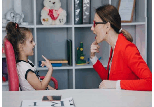 जब बच्चा तुतलाए तो क्या करें