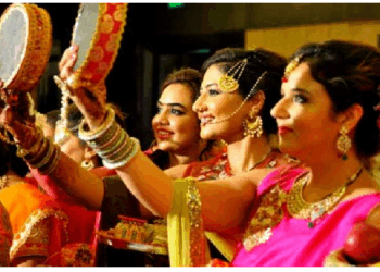 पति की लंबी उम्र और खुशहाली के लिए इस प्रकार करें करवाचौथ का व्रत