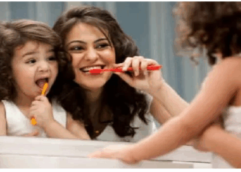 दांतों की देखभाल करना है बेहद जरूरी, बच्चों को ऐसे सिखाएं दांतों की देखभाल करना