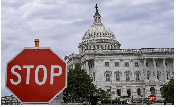 नोबेल का शांति पुरस्कार नहीं मिलने से दुखी ट्रंप अब सरकारी कर्मचारियों की छीनेंगे रोजी-रोटी