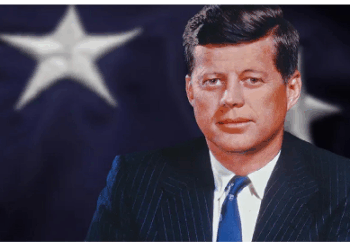 कैनेडी की हत्या के समय वहां मौजूद थी बबुश्का लेडी, हाथ में कैमरा जैसा कुछ था