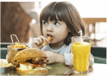 जंक फूड और रेडी टू ईट खाने से बच्चों को होता है नुकसान, ऐसे जगायें बच्चों में खाने के प्रति रुचि