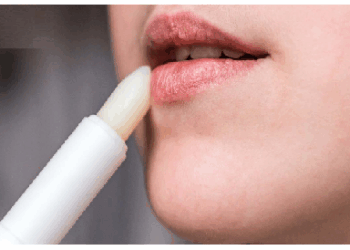 सर्दियों के मौसम में इस प्रकार होंठ बने रहेंगे कोमल
