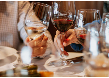 महीने में 12 लाख रुपए की आमदनी होगी तभी सऊदी अरब में मिलेगी शराब