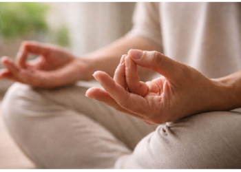 अपान वायु मुद्रा से मिलती है गैस, अपच, हिचकी से राहत