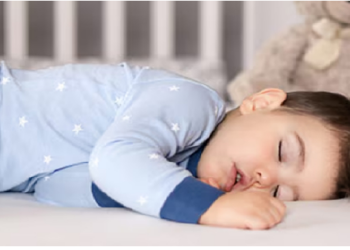 एक उम्र के बाद बच्चों को अलग सुलायें