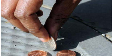 सड़क पर नोट या सिक्का पड़ा हुआ मिलना शुभ है या अशुभ, जानिए