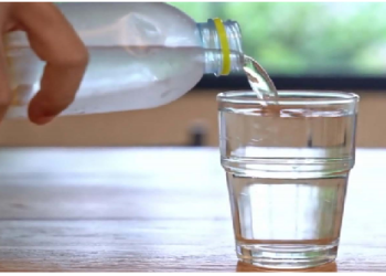 भोजन के तुरंत बाद सामान्य मात्रा में पानी पीने से नहीं होता नुकसान!