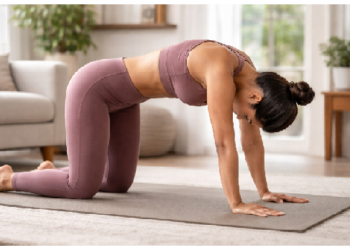 रीढ़ को मजबूत और लचीला बनाता है मार्जरी आसन, लेकिन अभ्यास शुरू करने से पहले ले विशेषज्ञ की सलाह