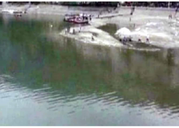 नैनीताल की जीवनरेखा पर संकट, चूहों के बाद अब मछलियां भी ढहा रही हैं नैनी झील की दीवारें