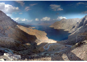 प्रकृति की बनाई जीवंत पेंटिंग जैसा प्रतीत होता है स्ट्रेट ऑफ होर्मुज