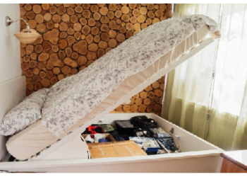 बेड के नीचे ज्यादा सामान रखना बढ़ाता है नकारात्मकता