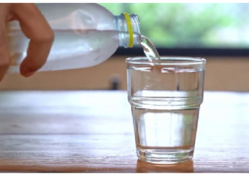 स्वस्थ व्यक्ति को दिनभर में इतने गिलास पानी पीना जरूरी