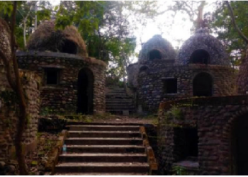 ऋषिकेश में चौरासी कुटिया जहां देश-विदेश के लोग करते थे ध्यान और साधना