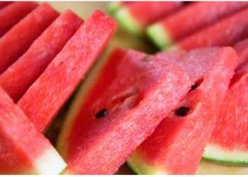 शरीर की आंतरिक गर्मी को कम करता है ये फल, जानिए कब खाना है फायदेमंद