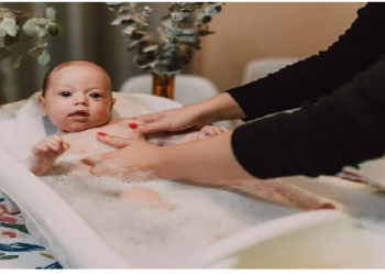 Baby Bathing Tips: शिशु को नहलाते समय न करें ये गलतियां, वरना त्वचा और सेहत पर पड़ सकता है असर
