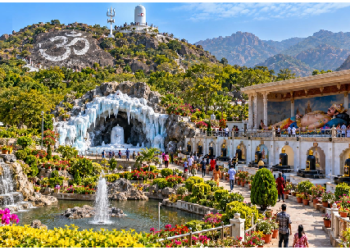 Mount Abu Peace Park: पहाड़ों और हरियाली के बीच बसा आध्यात्मिक स्थल, एक जगह करें 12 ज्योतिर्लिंगों के दर्शन