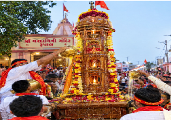 गुजरात की अनोखी परंपरा: रूपाल की पल्ली पर क्यों चढ़ता है टनों घी? जानें महाभारत से जुड़ी मान्यता