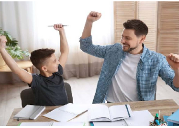 : बच्चों के लिए बनें रोल मॉडल, माता-पिता की ये 7 आदतें बदल सकती हैं बच्चों का व्यवहार